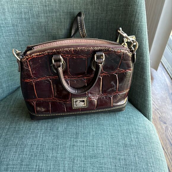 Dooney & Bourke Vintage Crocodile crossbody handle bag.  Dark brown - GUC. - Picture 2 of 13